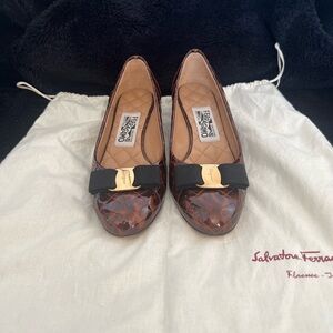Authentic Salvatore Ferragamo Women's Brown and Black Flats size 8 B